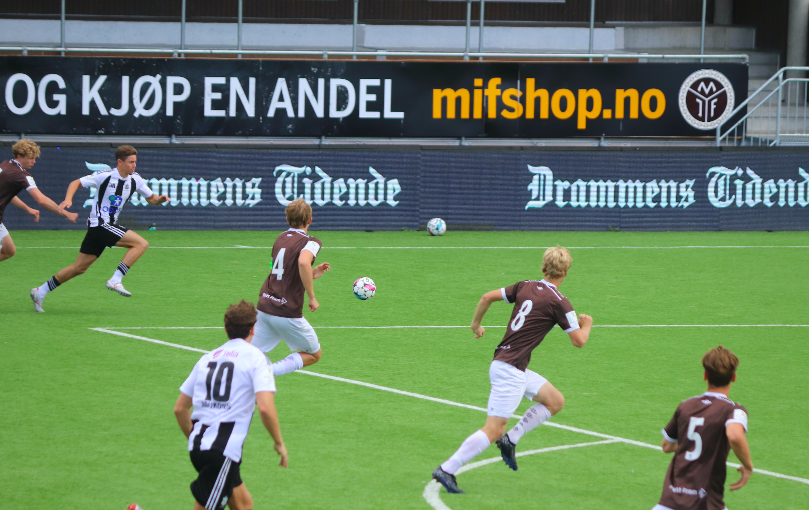 Det gikk greit på Consto tidligere denne sesongen, før fotballferien slo inn. En komfortabel seier ble det da. Men nå skal vi tilbake for å "få i gang skøytene" foran høstsesongen.